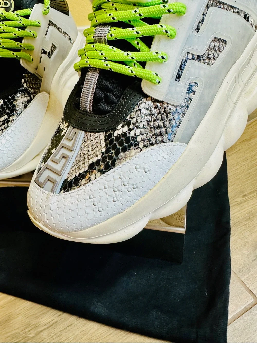 Versace chain reaction
